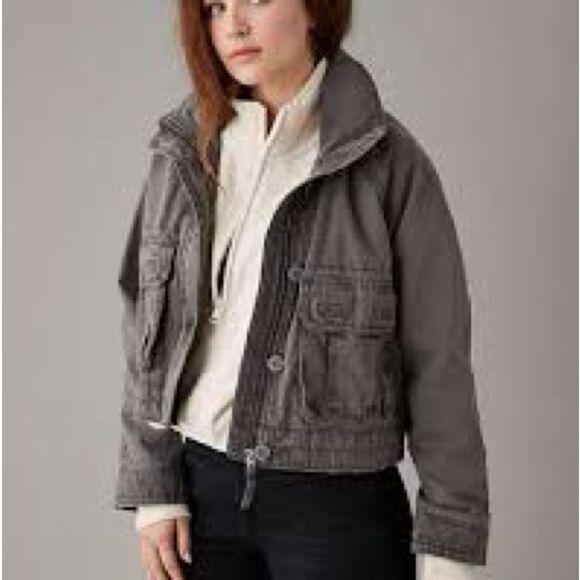 Nwt American eagle women's cropped‎ jacket size medium with zipper and buttons - Picture 2 of 8